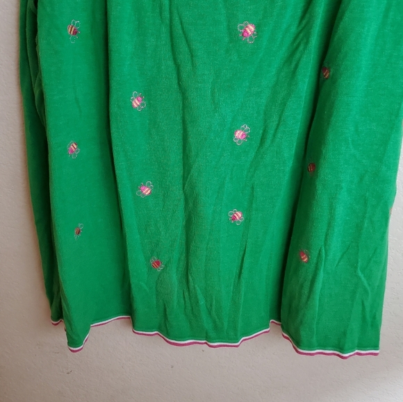 Quacker Factory Green Ladybugs Sleeveless Knit Top - Picture 3 of 4